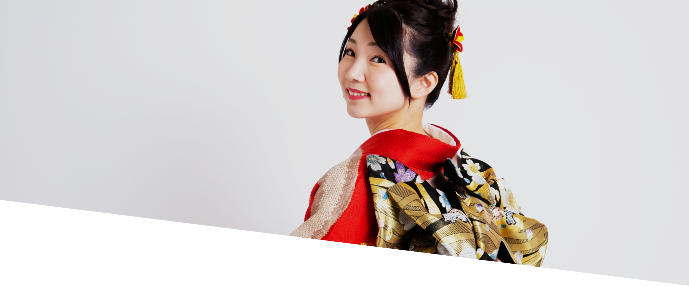 振袖を着る若い女性