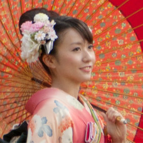 成人の振袖を着た女性