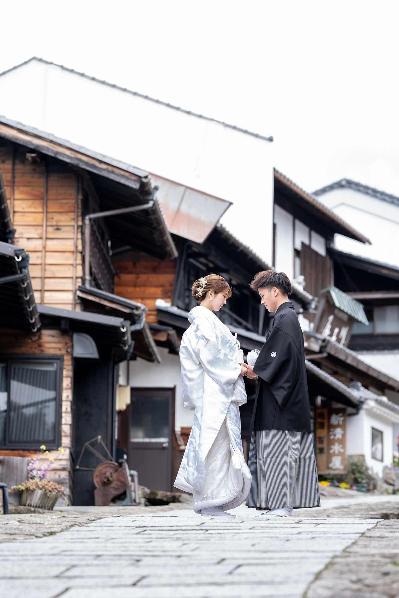 馬籠宿で白無垢姿の花嫁
